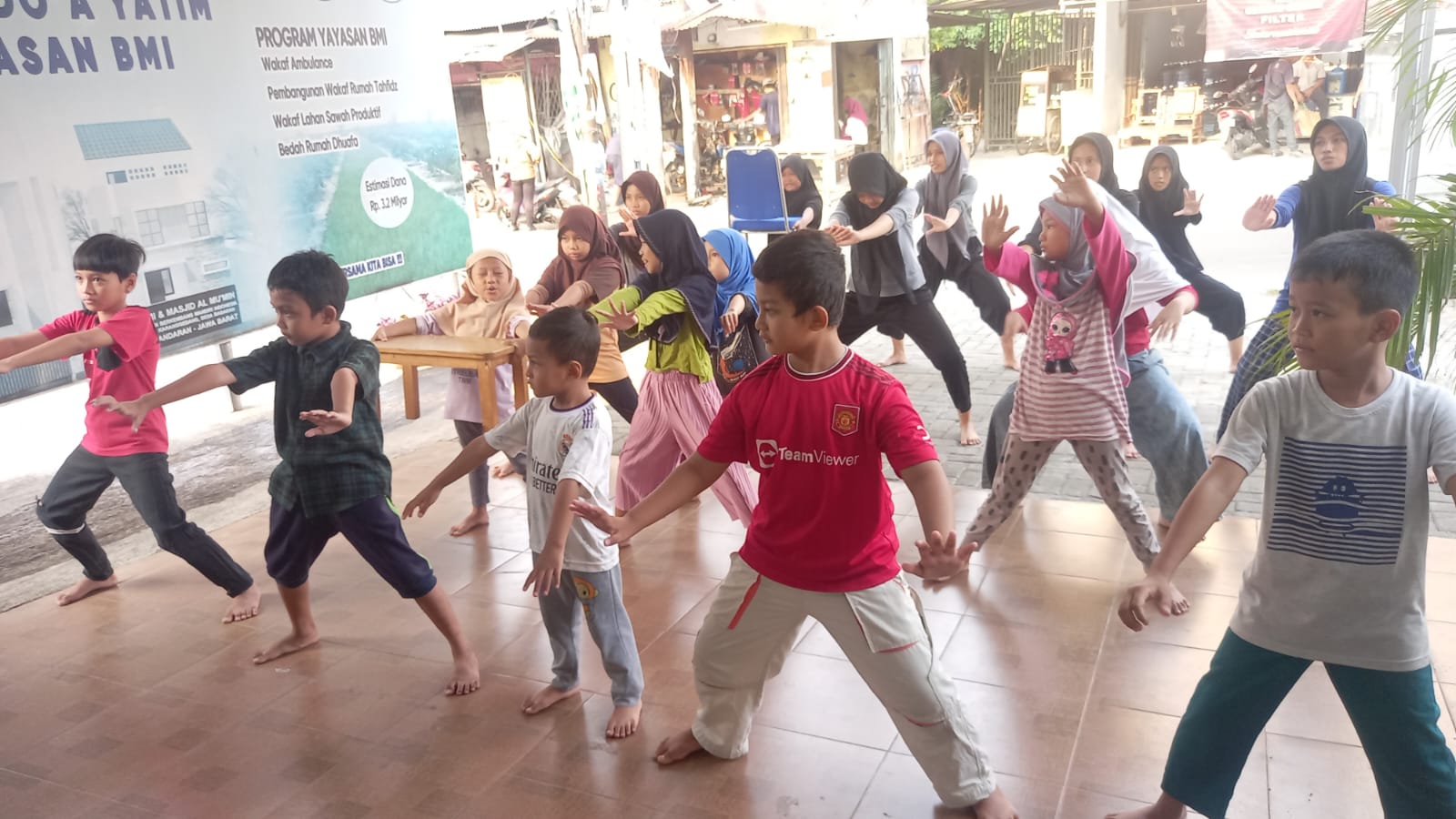 Read more about the article Kegiatan Beksi anak-anak di lingkungan Yayasan Berkembang Mandiri Indonesia